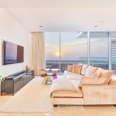 Posh 2 Bedroom Oceanfront Apt In The Heart Of Bluewaters Island ドバイ エクステリア 写真
