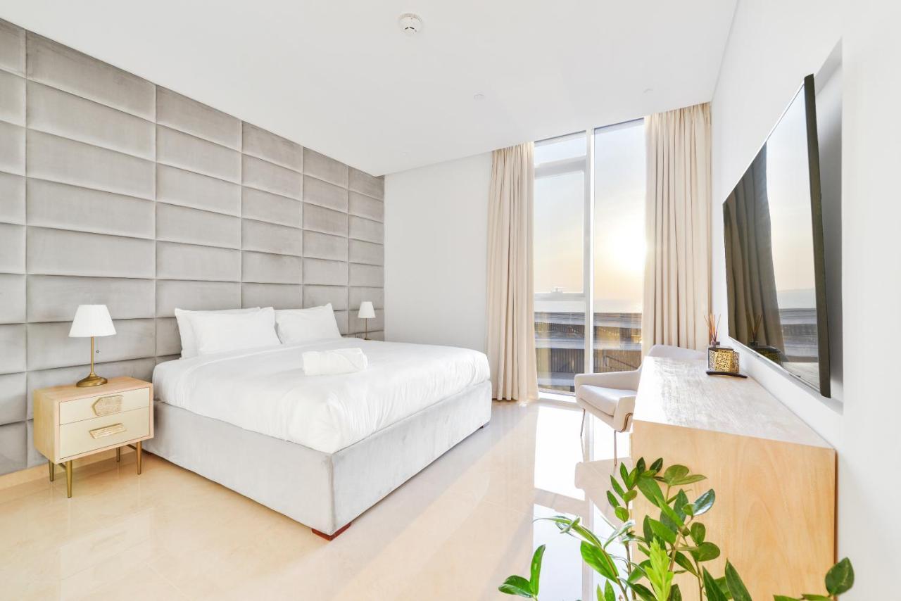 Posh 2 Bedroom Oceanfront Apt In The Heart Of Bluewaters Island ドバイ エクステリア 写真