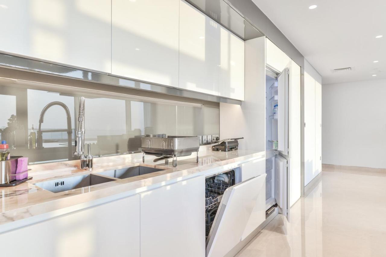 Posh 2 Bedroom Oceanfront Apt In The Heart Of Bluewaters Island ドバイ エクステリア 写真