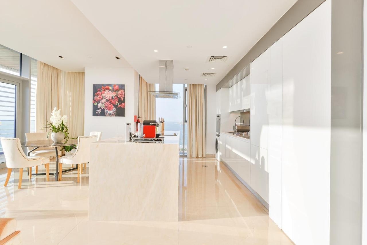 Posh 2 Bedroom Oceanfront Apt In The Heart Of Bluewaters Island ドバイ エクステリア 写真