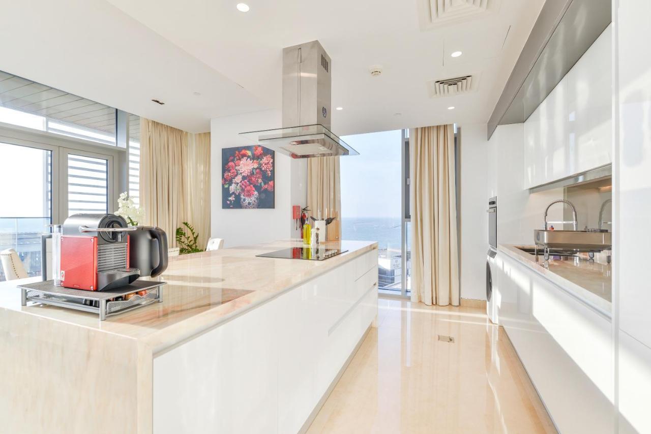 Posh 2 Bedroom Oceanfront Apt In The Heart Of Bluewaters Island ドバイ エクステリア 写真